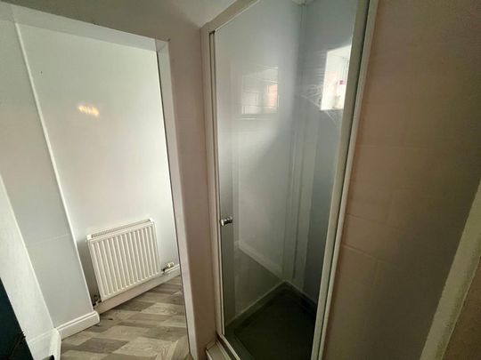 4 bedroom semi-detached house to rent - Photo 1