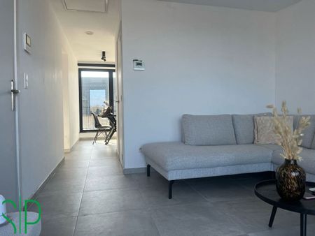 Dakappartement met één slaapkamer, terras en carport - Photo 2