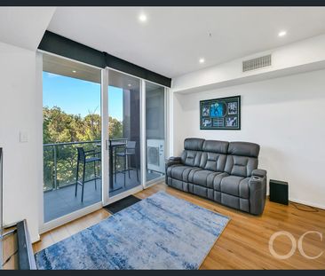 Open the Door to City-Fringe Sophistication - Photo 1