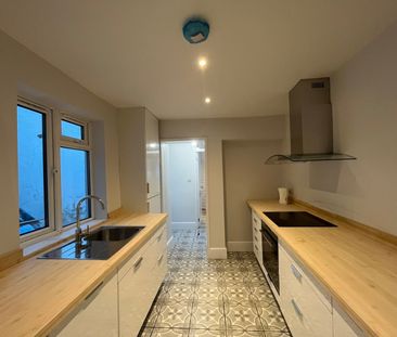 2 Bed Terraced House, St. Nicholas Road, BS2 - Photo 5