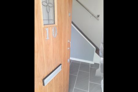 Room in a Shared Flat, Swanton Gardens, SW19 - Photo 4