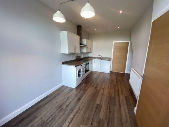 2 bedroom mews to rent - Photo 1