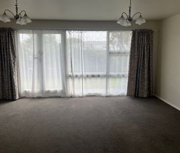 Sunny, Close to Town, with a Garage - Photo 2