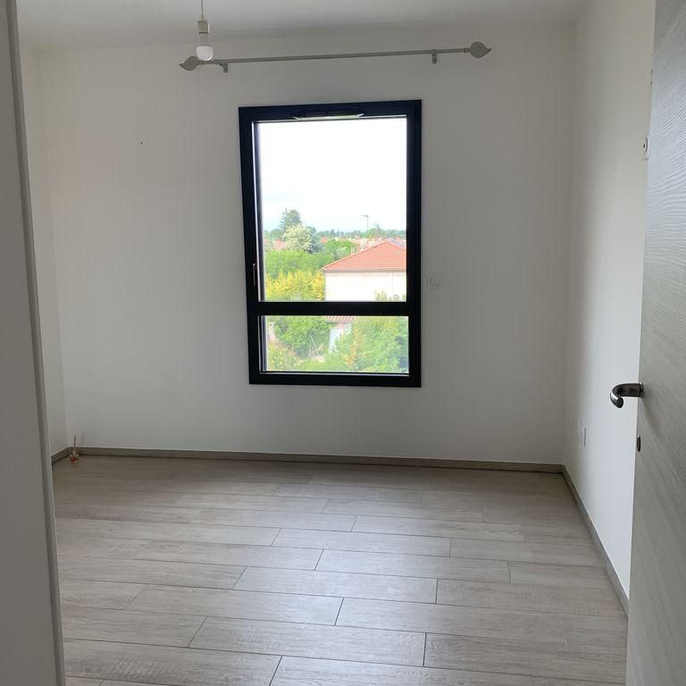 Location Appartement 3 pièces 80m² GUILHERAND GRANGES 07500 - Photo 1
