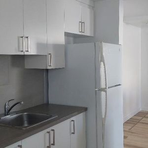 3 et demi Farnham. rénové, moderne, droit au chat, proche de tout ! - Photo 2