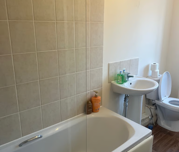 1 bedroom in a house share to rent - Photo 6