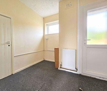 3 bedroom end of terrace house to rent - Photo 3
