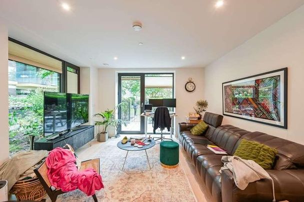 John Cabot House, Royal Docks, E16 - Photo 1