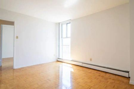 Bloor-Annex Residences — 2-Bedroom 1-Bath - Photo 3