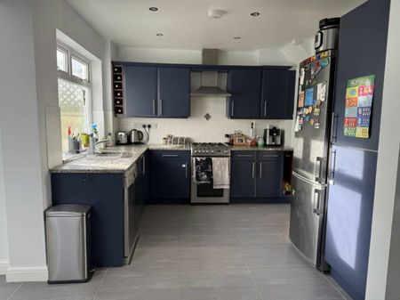 Woodcote Avenue, NW7, London - Photo 5
