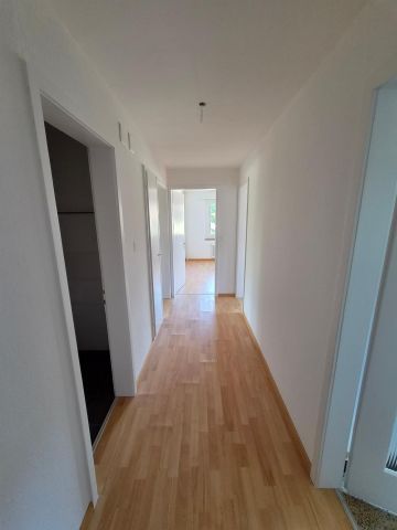 Teilsanierte 3.5-Zimmer-Wohnung an zentraler Lage in Schönbühl - Photo 5