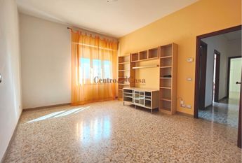 Appartamento con 2 camere, arredato.