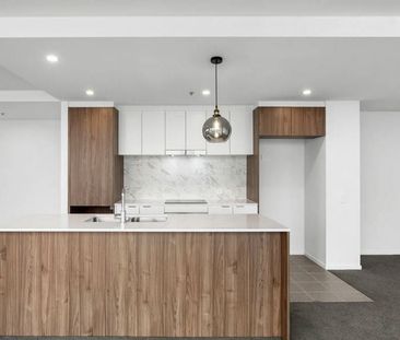 Modern and spacious 3-bedroom apartment at Grand Central Towers - Photo 5