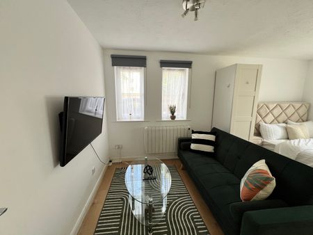 Studio Flat, Vicars Bridge Close, HA0 - Photo 2