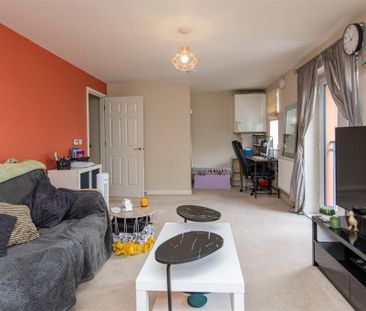 1 bed Flat To Let - Photo 1