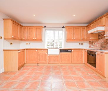 Great Massingham - Photo 5