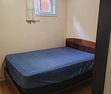 For Lease - 889 Blairholm Avenue Unit# main, Mississauga, Ontario - Photo 5