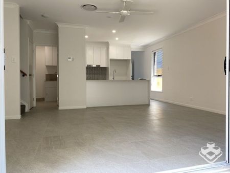 BRAND NEW ULTA MODERN LUXURY 4 BEDROOM TOWNHOUSE WITH DUCTED AIR-CON âFirst 2 Week Rent Freeâ - Photo 4