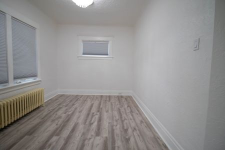 **SPACIOUS 3 BEDROOM MAIN UNIT IN ST. CATHARINES** - Photo 2