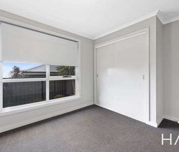 A Riverside Address of Enduring Appeal - Photo 4