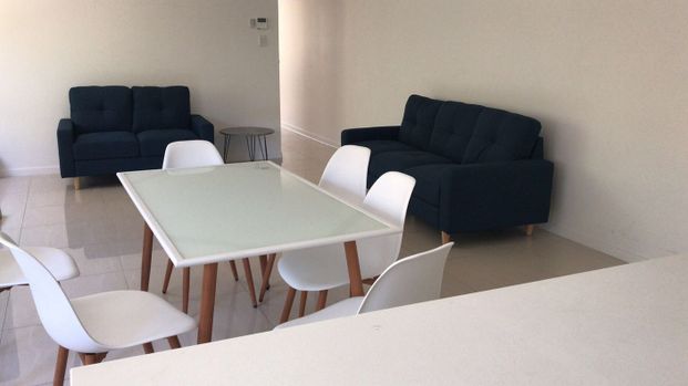 Fully furnished room with Queen size bed and ducted air condition in a good location of Sunnybank - Photo 1