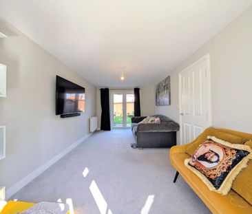 3 bedroom house to rent Harvington Crescent, Hanslope, Milton Keyne... - Photo 1