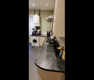 Room in a Shared Flat, Renmuir Street, SW17 - Photo 3