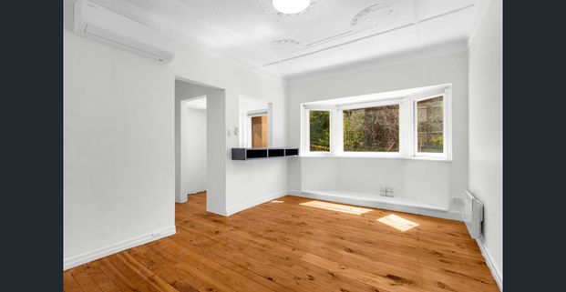 One Bedroom Apartment In Beautiful Tree Lined Street - Photo 1