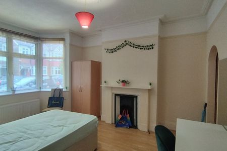 Sydney Road, Ealing - Photo 5