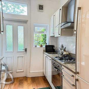 Shacklewell Lane, London, E8 2EY - Photo 2