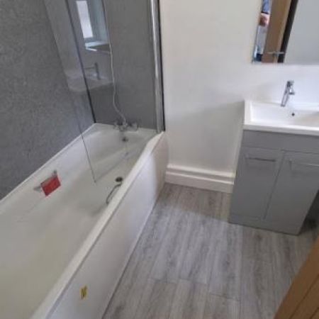 Market Street, Oakengates (B) - £725 pcm - Photo 4