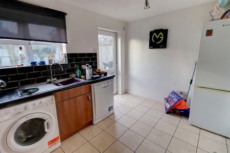 2 BED Detached house To rent - Photo 4