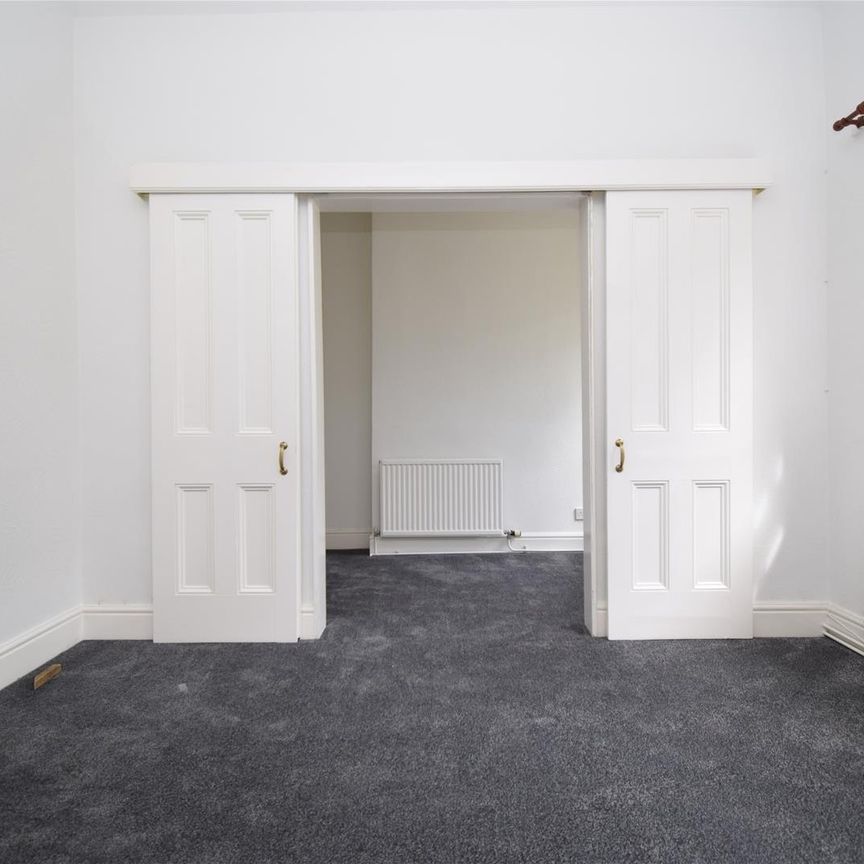 Cathedral Close, Wakefield - Photo 1