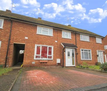 3 bed terraced house to rent in Randall Close, Langley, SL3 - Photo 1