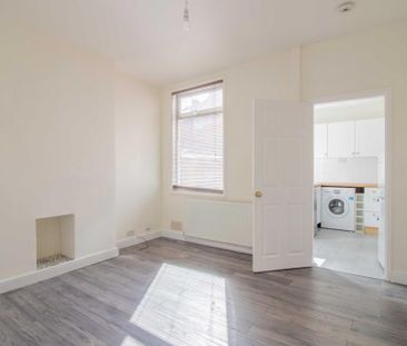 2 bedroom semi-detached house to rent - Photo 6
