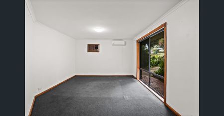 5 Alexander Crescent, Hackham - Spacious Backyard with Endless Potential - Photo 4