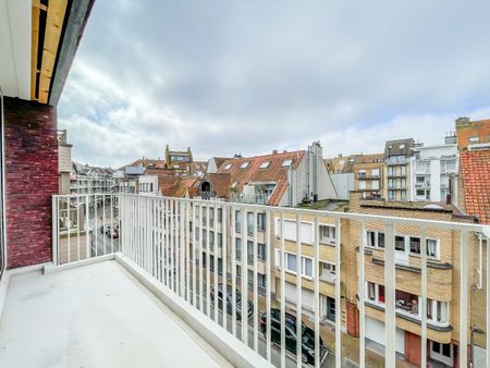 Nieuw, zuid-west gericht appartement gelegen vlakbij de Dumortierlaan. Inpandige parking te huur - Photo 5