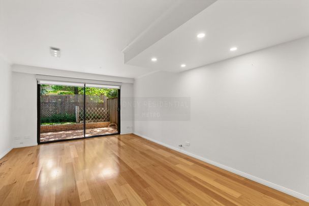 Airy Renovated Three Bedroom Townhouse with Courtyard - Photo 1