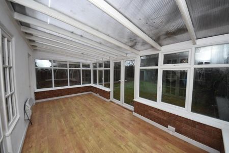 2 bedroom end of terrace house to rent - Photo 3