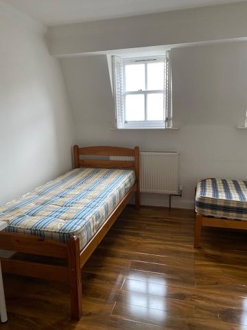 3 Bed Terraced House, Sarum Terrace, E3 - Photo 3