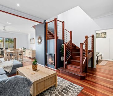 Spacious, furnished family home with modern amenities and utilities... - Photo 1