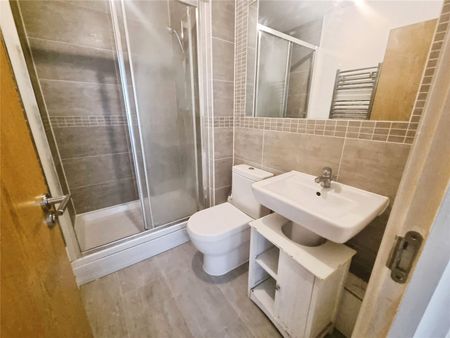 3 bedroom apartment to rent - Photo 3