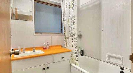 4-Bedroom Townhouse in Vogeltown - Photo 4