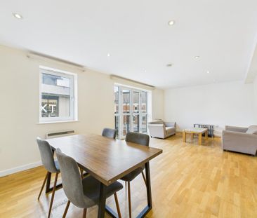 3 bedroom flat to rent - Photo 2