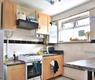 Room in a Shared Flat, Rainham House, NW1 - Photo 5