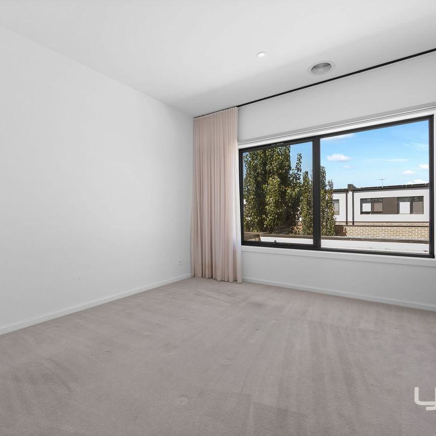 STUNNING 3 BEDROOM FAMILY HOME - Photo 1