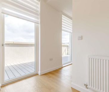 2 bedroom penthouse to rent - Photo 2