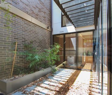 Brand New Luxury 4 Bedroom Townhouse with Lift & High End Finishing - Photo 3