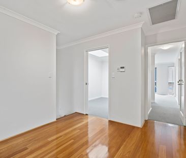 Modern & Stylish Townhouse - Photo 6