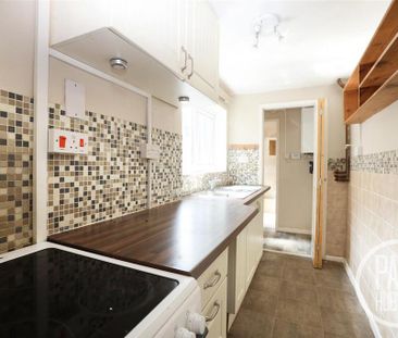 3 bedroom terraced house to rent - Photo 3